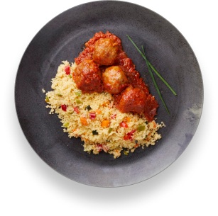 Albóndigas Con Tomate Frito Casero Y Cous Cous De Verduras