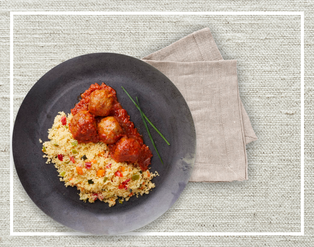 Albóndigas Con Tomate Frito Casero Y Cous Cous De Verduras Albóndigas Con Tomate Frito Casero Y Cous Cous De Verduras